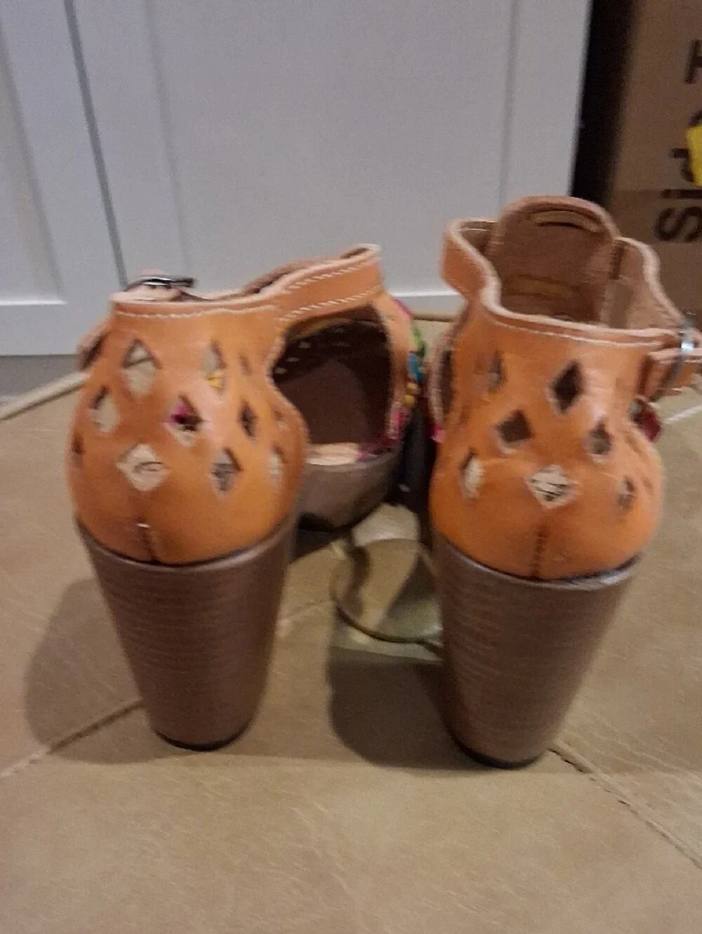 New From MEXICO Women’s Floral Embroidered Tan Leather Heeled Sandals